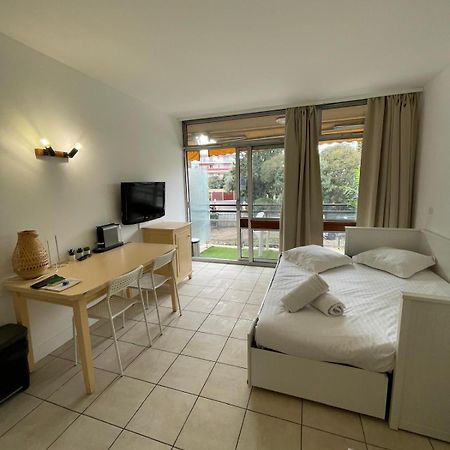 06U - Beautiful Studio In Residence - Swimming Pool And Tennis Court Сен-Лоран-дю-Вар Екстериор снимка