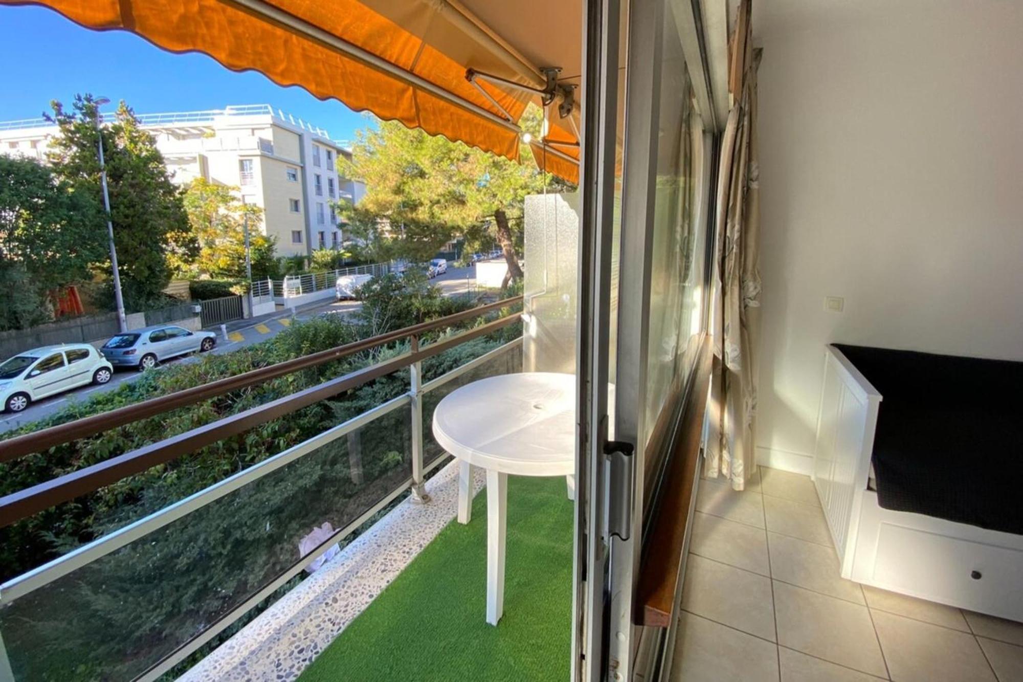 06U - Beautiful Studio In Residence - Swimming Pool And Tennis Court Сен-Лоран-дю-Вар Екстериор снимка