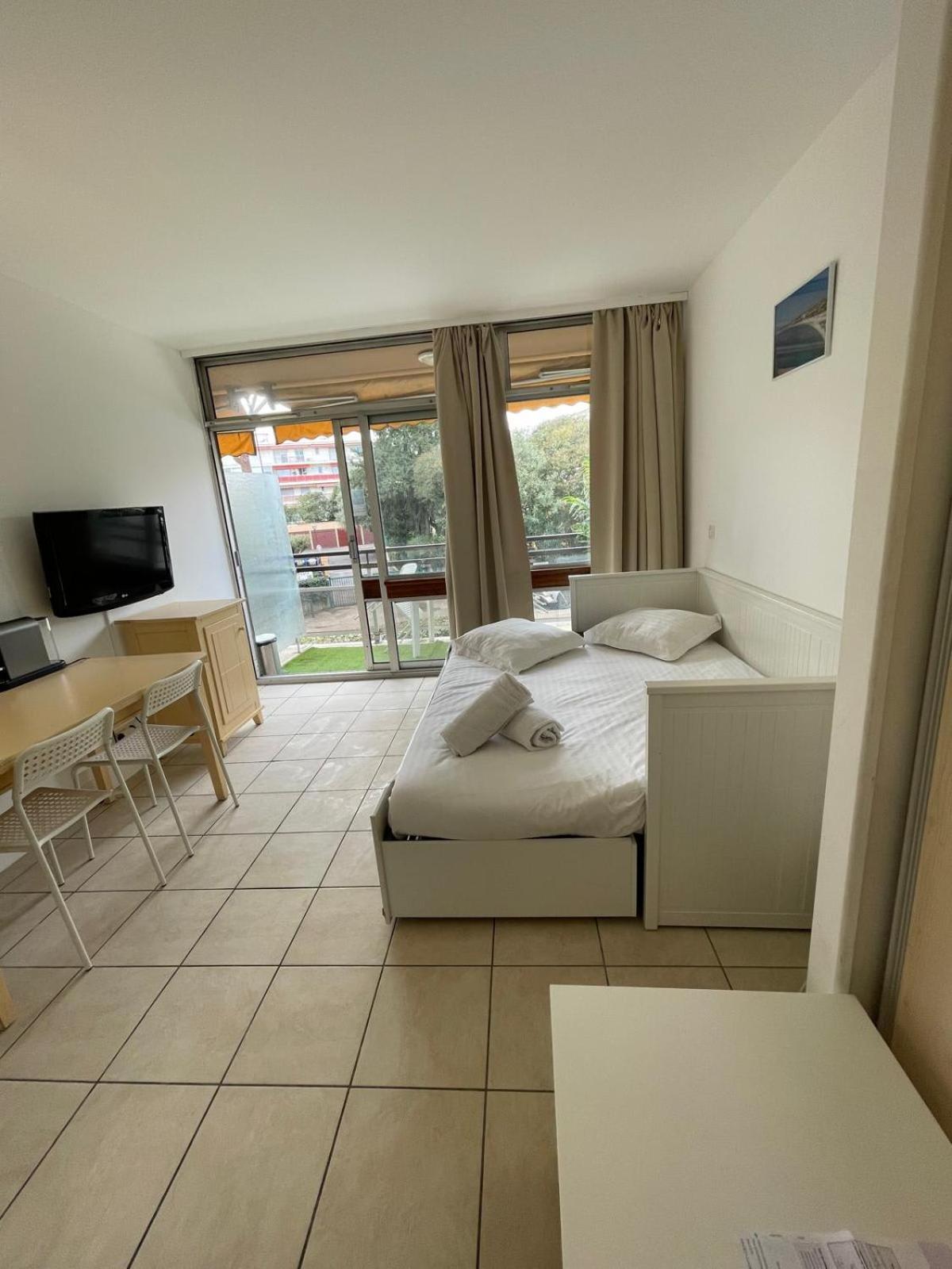 06U - Beautiful Studio In Residence - Swimming Pool And Tennis Court Сен-Лоран-дю-Вар Екстериор снимка