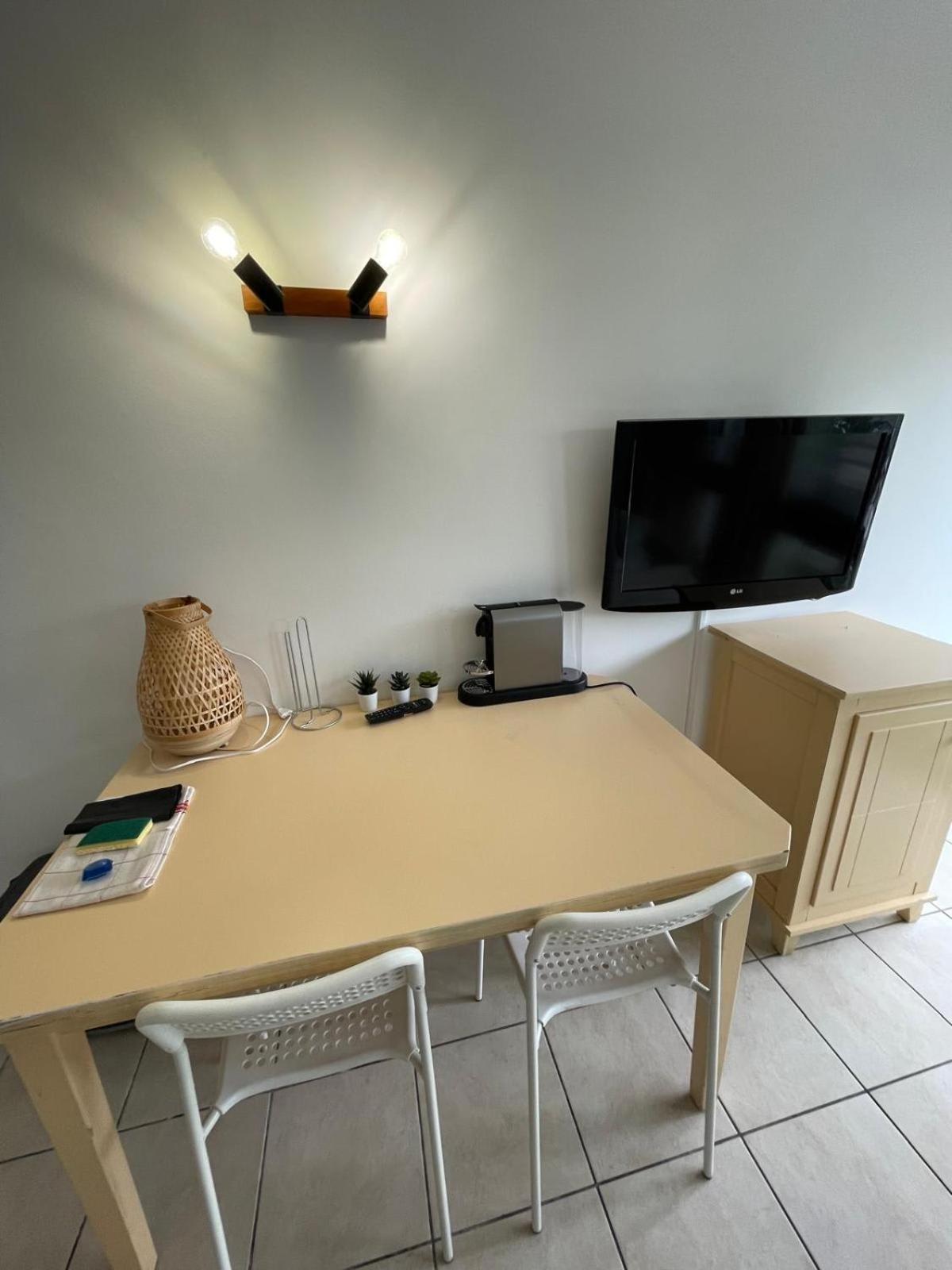 06U - Beautiful Studio In Residence - Swimming Pool And Tennis Court Сен-Лоран-дю-Вар Екстериор снимка