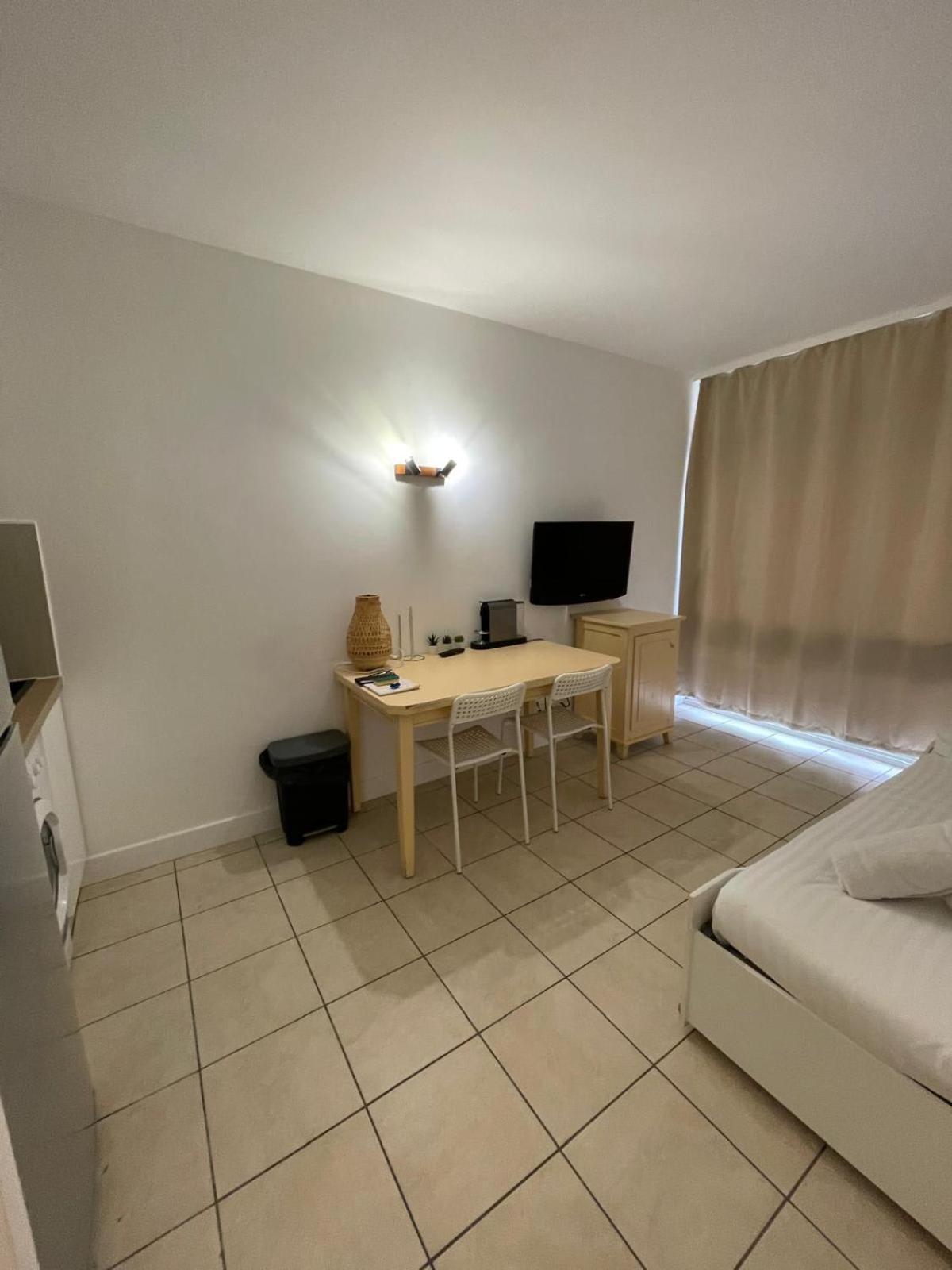 06U - Beautiful Studio In Residence - Swimming Pool And Tennis Court Сен-Лоран-дю-Вар Екстериор снимка