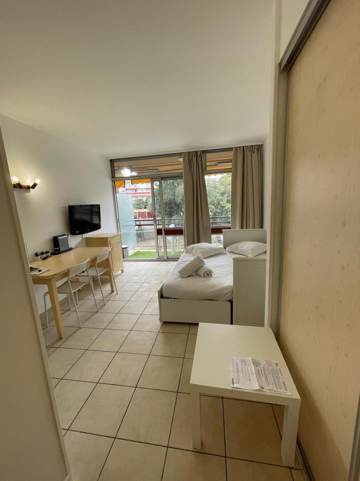 06U - Beautiful Studio In Residence - Swimming Pool And Tennis Court Сен-Лоран-дю-Вар Екстериор снимка